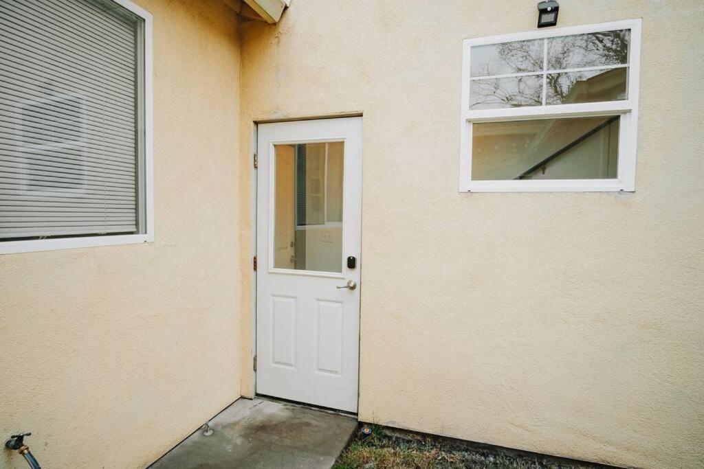Gorgeous Upstairs Studio With Patio And Laundry Chico Buitenkant foto